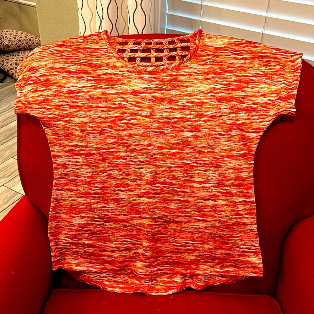 Sami & Jo, variegated coral, cream & tan short sleeve with cut out back, Large